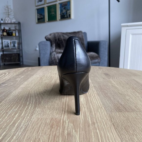 SOLD NWT Karl Lagerfeld Rada Embellished Pump - Picture 5 of 9